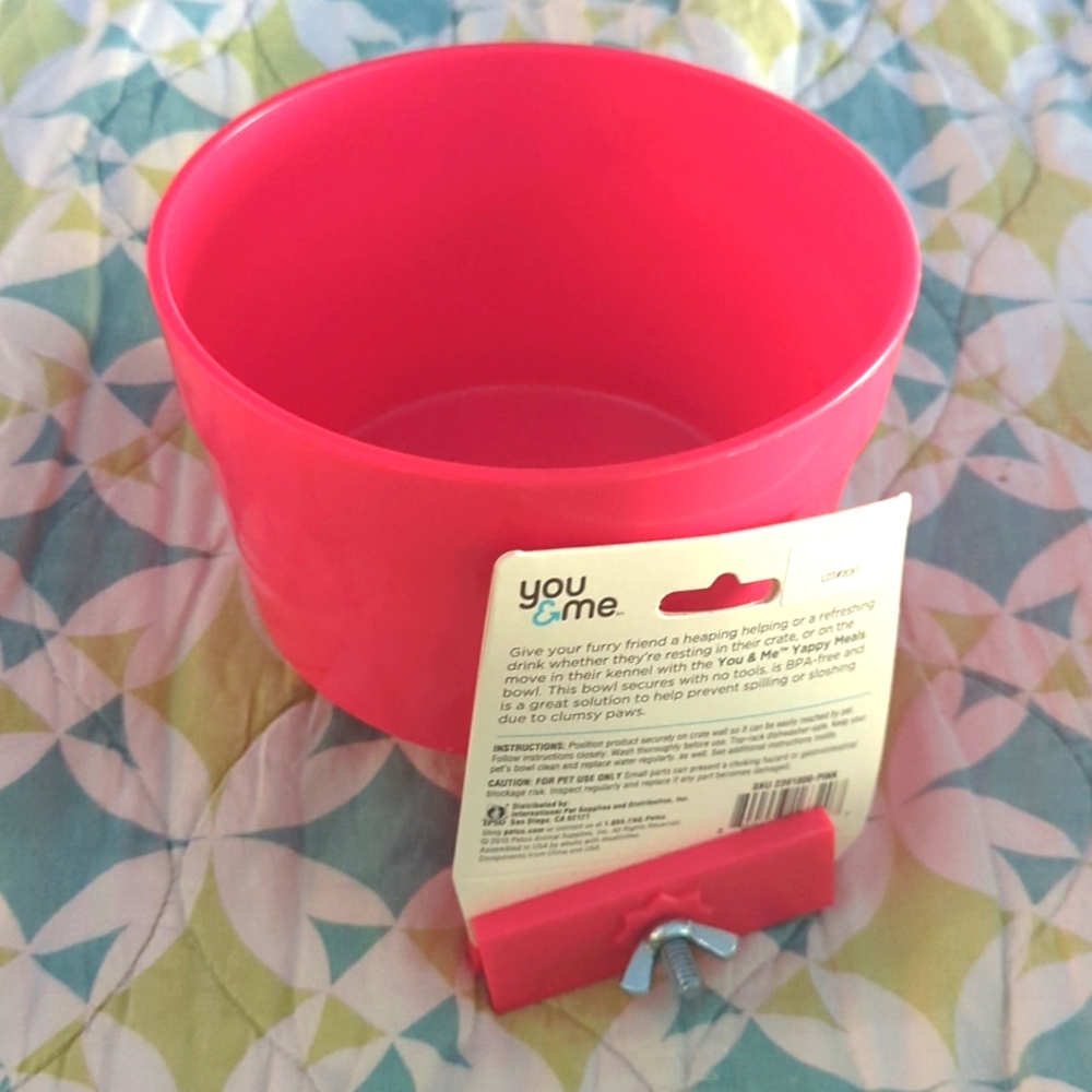 Yappy Meal You & Me attachable dog crate bowl. New.